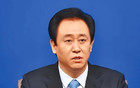 许家印的父亲许贤高，1938年16岁时参加革命，同年参军并入党，因屡立战功曾担任骑兵连连长