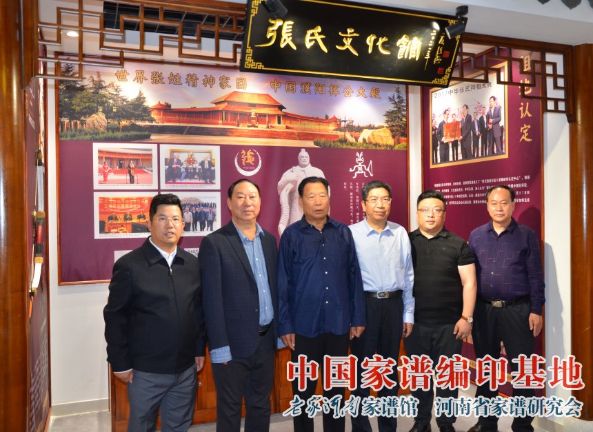 魏怀习陪同张世军考察.jpg