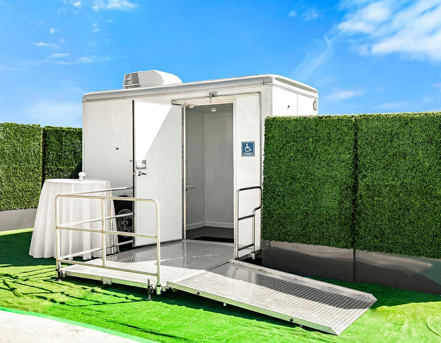 1-STATIONADARESTROOMTRAILER-2