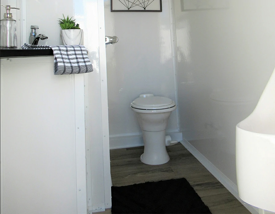 2-STATIONLUXURYRESTROOMTRAILER-2-STATIONLUXURYRESTROOMTRAILER4