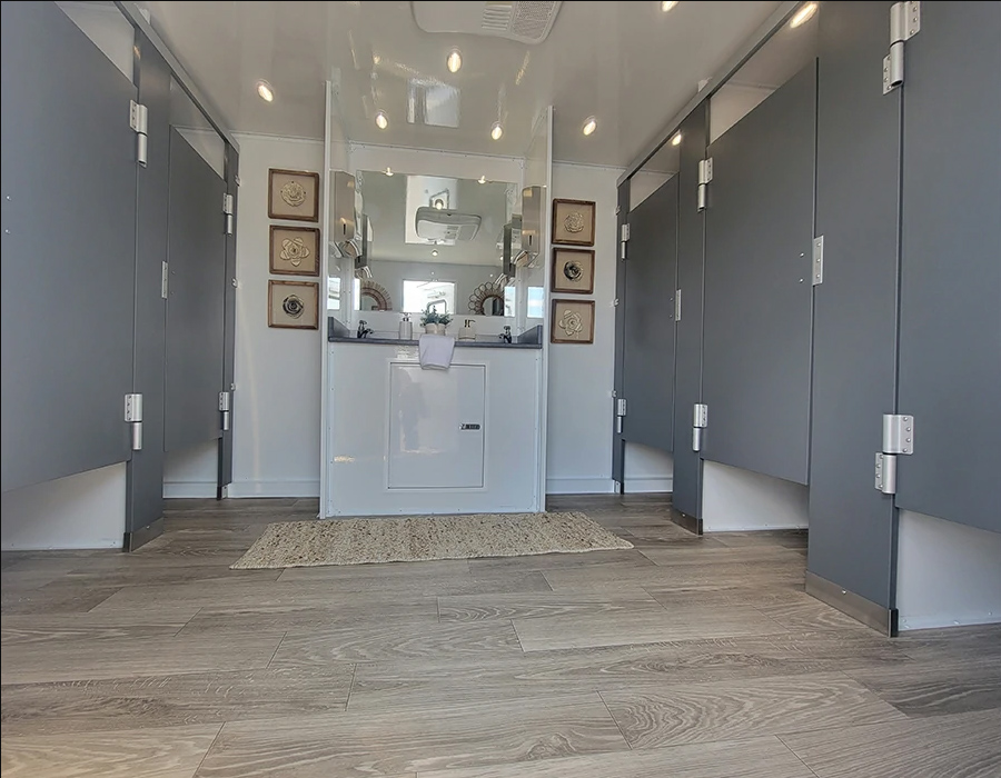 12-STATIONLUXURYRESTROOMTRAILER-12-STATIONLUXURYRESTROOMTRAILER2