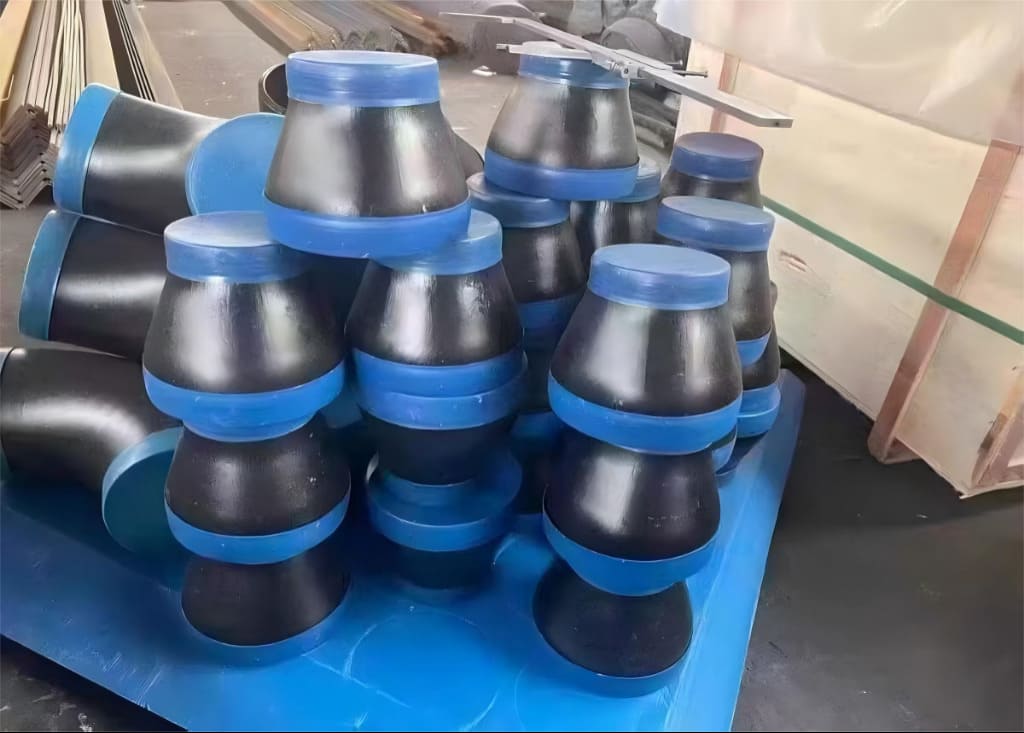 plastic pipe caps used to protect rubber pipe