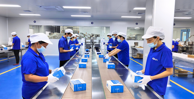 100,000 class clean cleaning workshop, daily production of about 1.6 million products, to ensure adequate inventory.