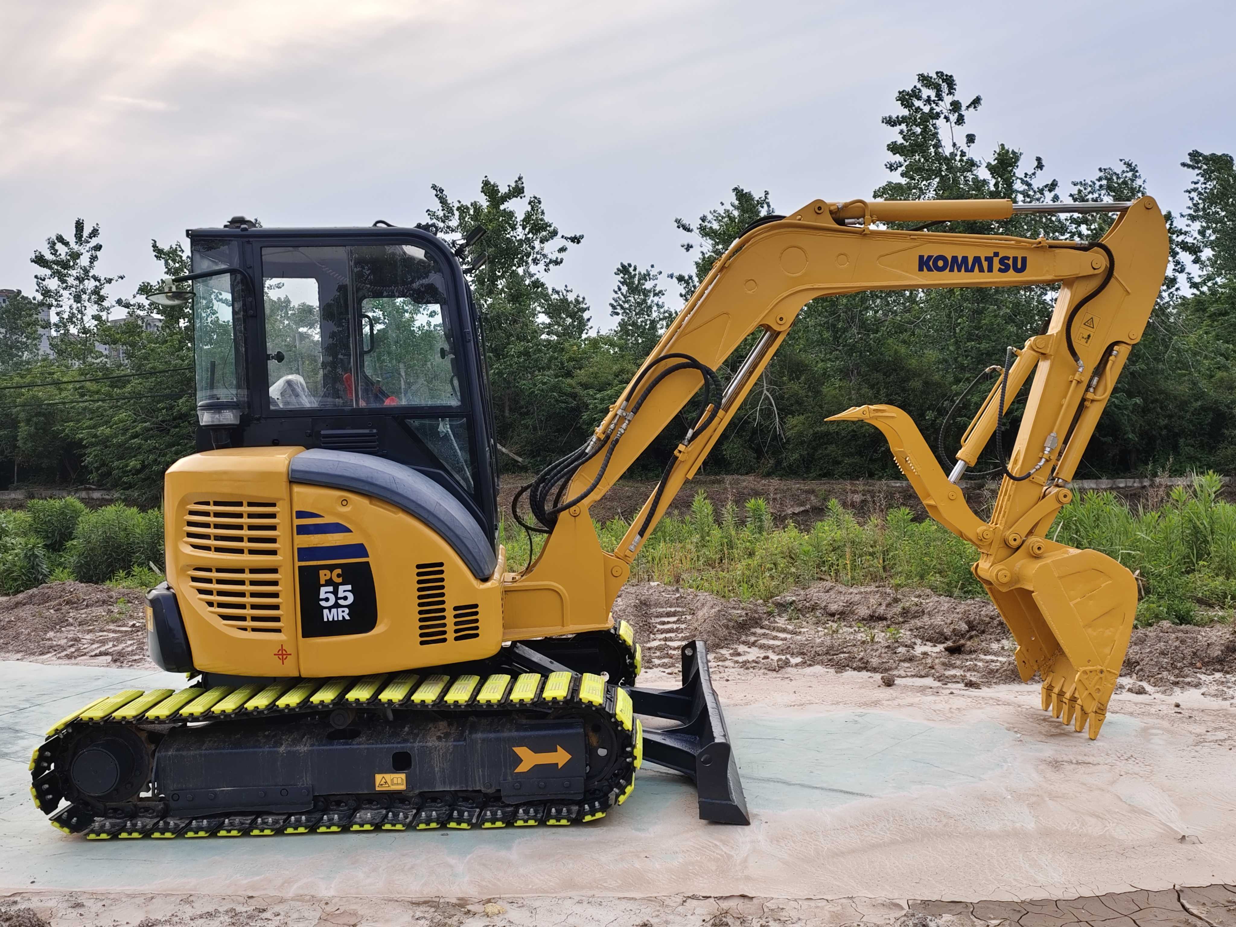  Install rubber blocks and wood clamps