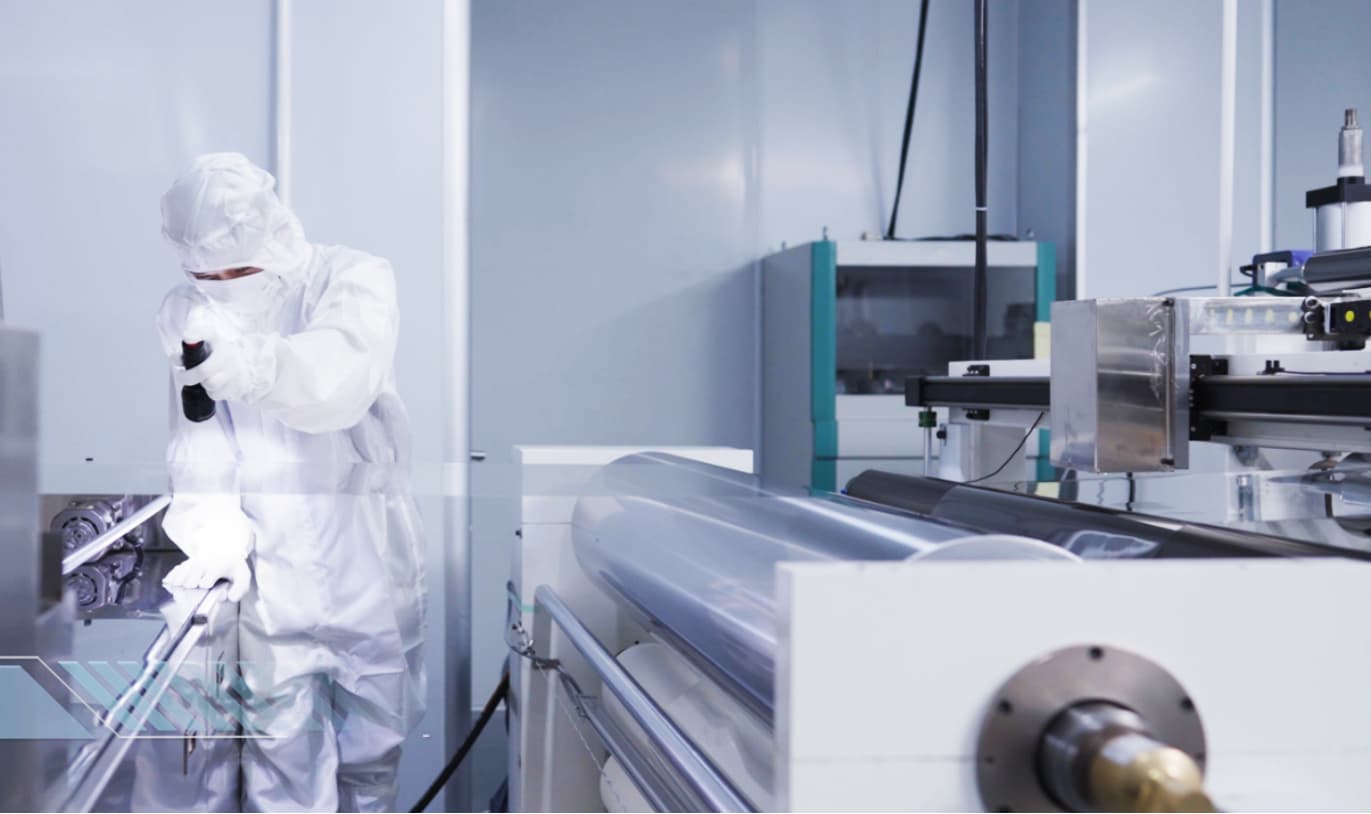 ISO certified quality control inspection in GMP cleanroom for sun lens OEM production.