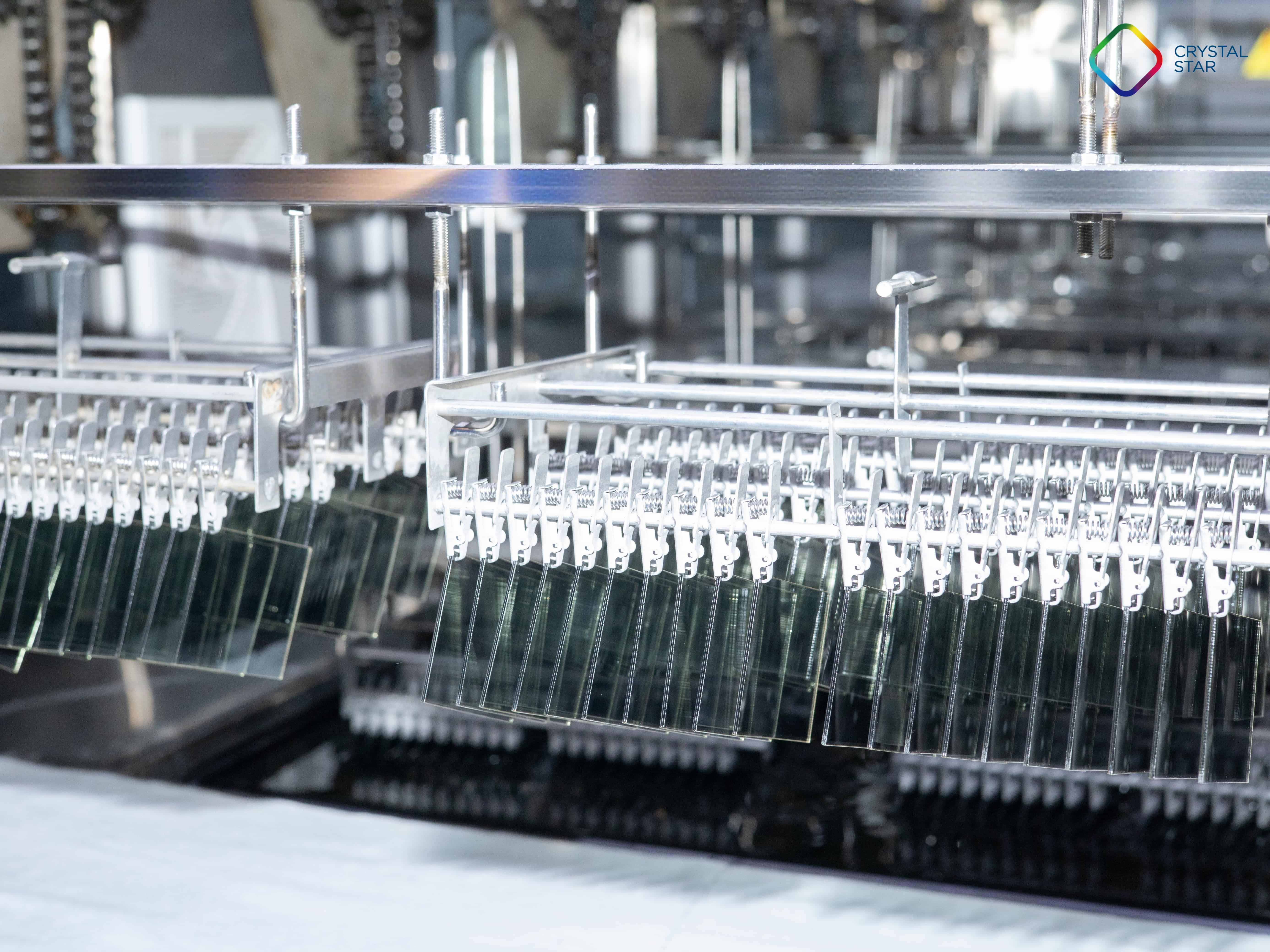 Automated ultrasonic cleaning line ensuring dust-free surface for high-quality sun glass lenses.