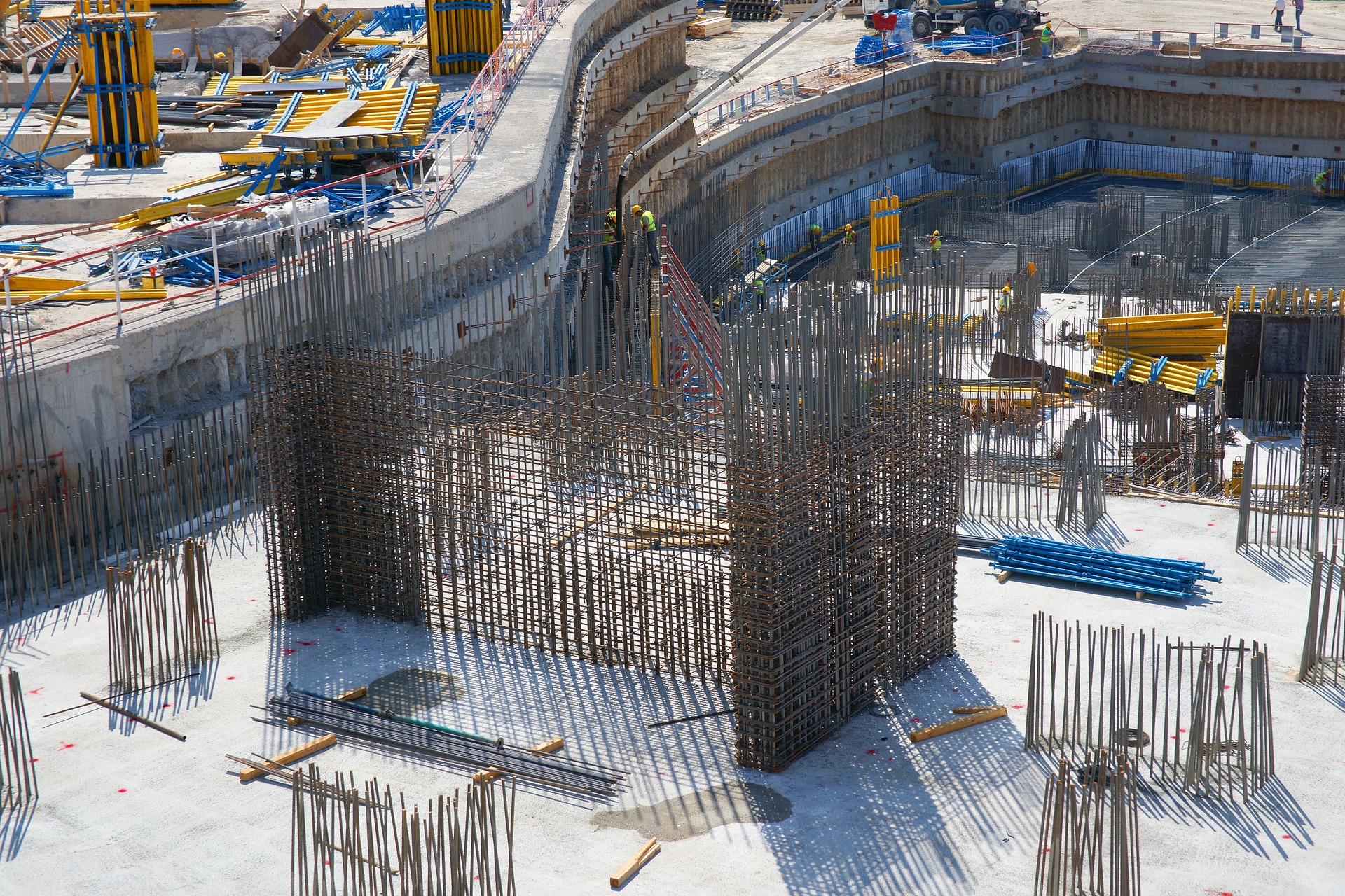 -Installation and positioning of moulds -Positioning of pre-embedded parts -Positioning of reinforcement installation